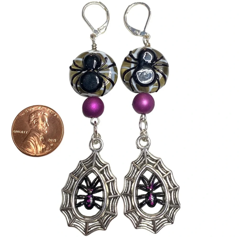 Spider With Spider Web Earrings - Picture 4 of 5